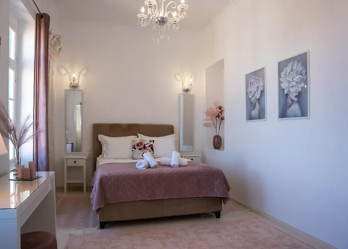 Vela Village Residences * Simi